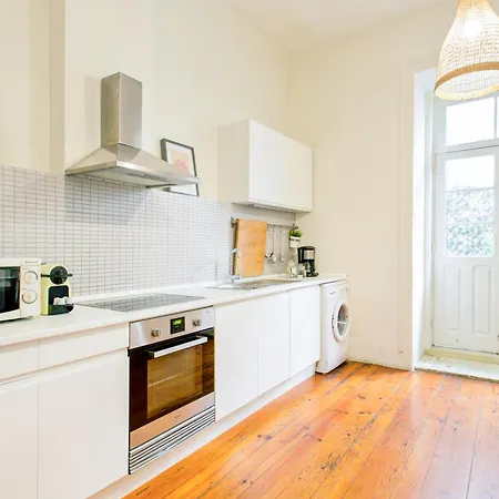 Charming Historic 31 Janeiro Street Porto