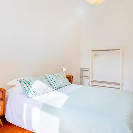 Charming Historic 31 Janeiro Street Porto